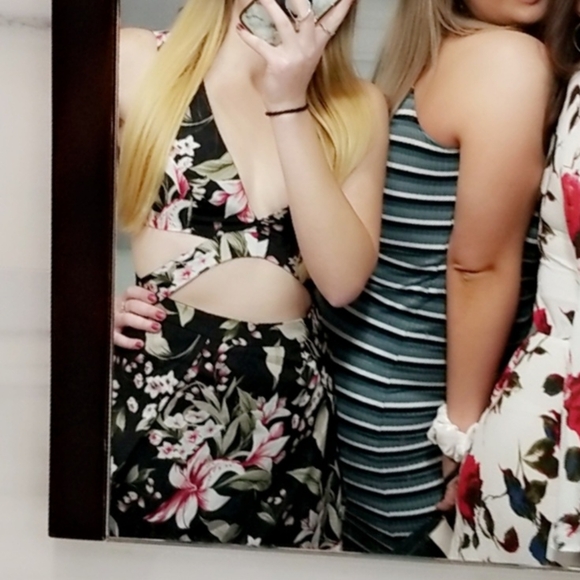 Windsor Floral Cutout Dress | Slit Sides | Lightweight Material - Picture 7 of 8